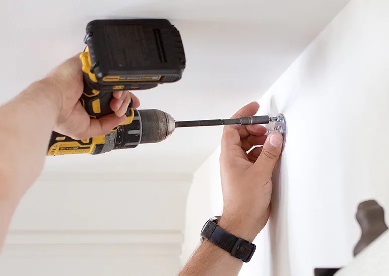 Τοποθέτηση Κουρτινόξυλων & Στοριών